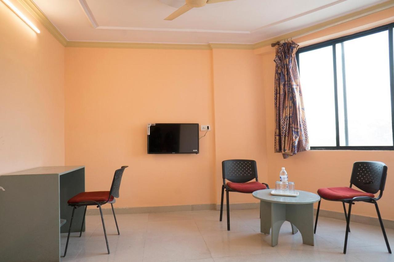 Oyo Flagship 37830 Hotel Aakar International Satara Bagian luar foto