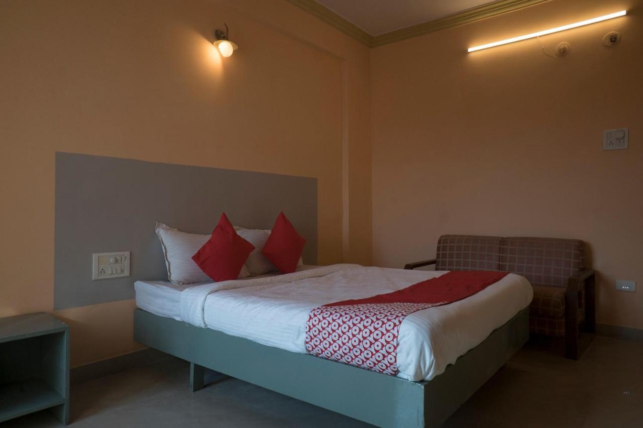 Oyo Flagship 37830 Hotel Aakar International Satara Bagian luar foto