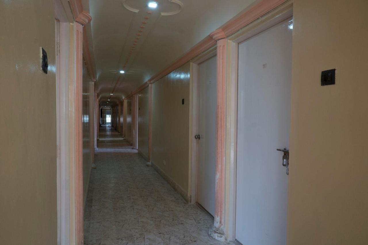 Oyo Flagship 37830 Hotel Aakar International Satara Bagian luar foto