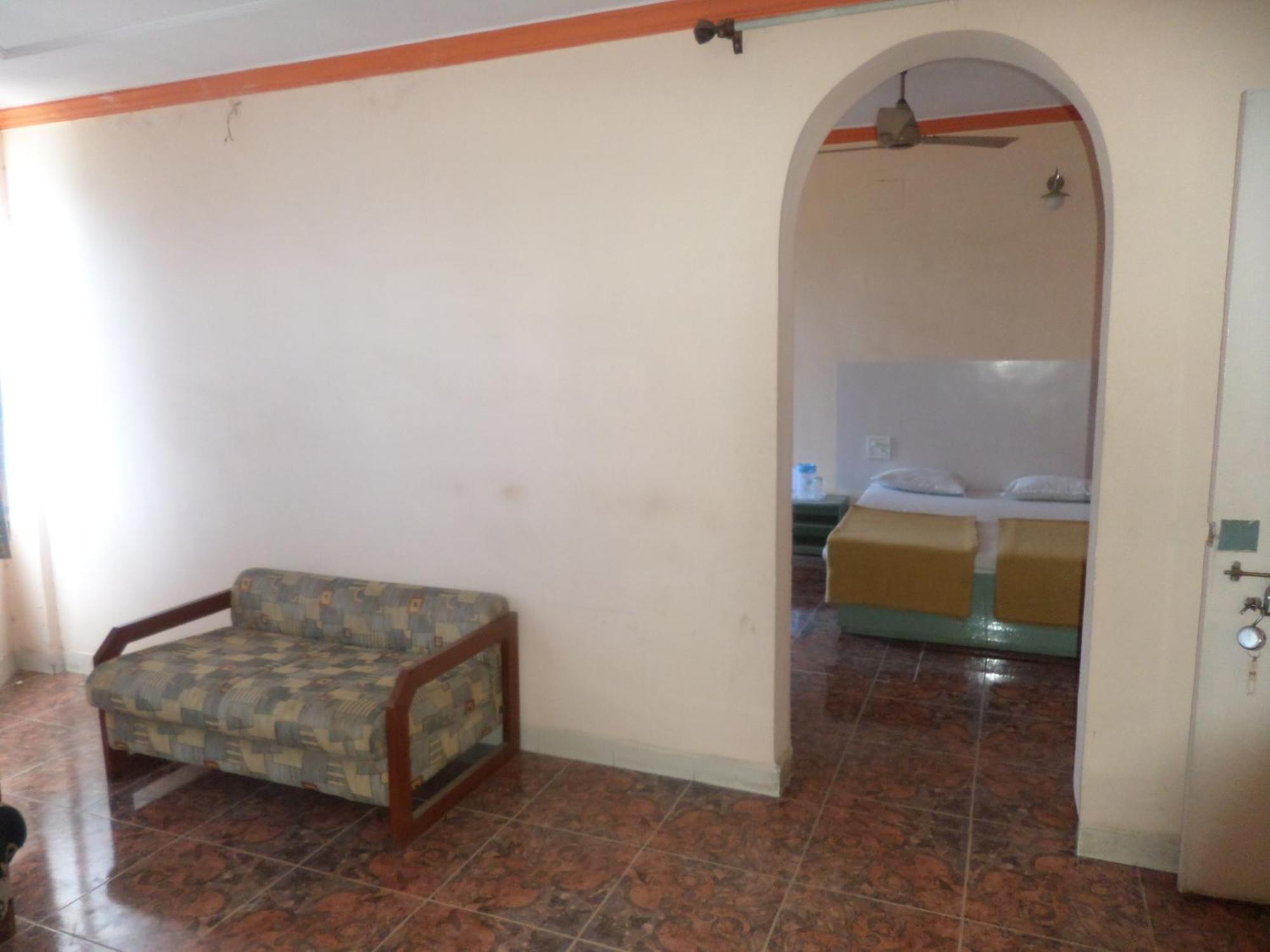 Oyo Flagship 37830 Hotel Aakar International Satara Bagian luar foto