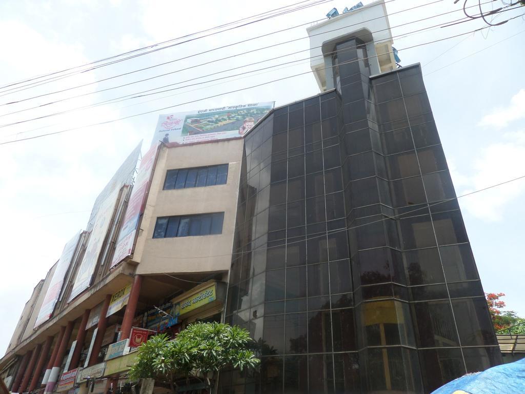 Oyo Flagship 37830 Hotel Aakar International Satara Bagian luar foto