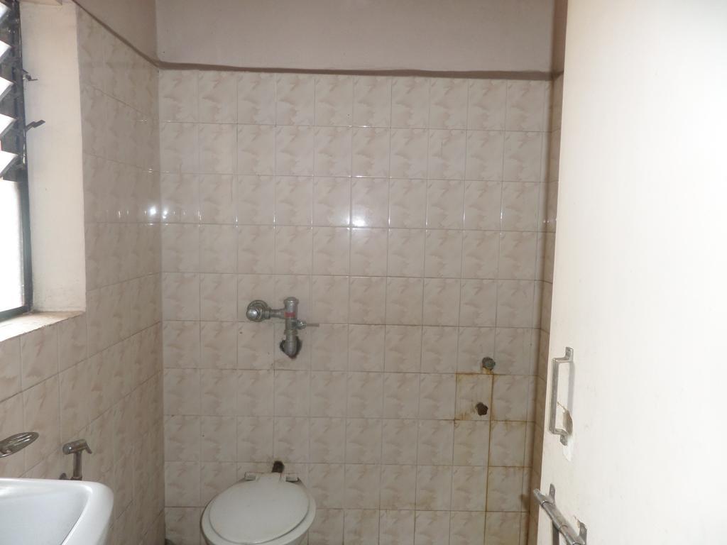 Oyo Flagship 37830 Hotel Aakar International Satara Bagian luar foto