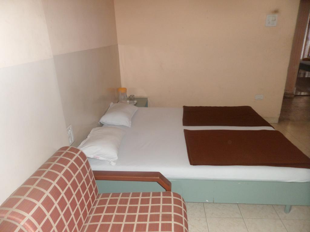 Oyo Flagship 37830 Hotel Aakar International Satara Bagian luar foto