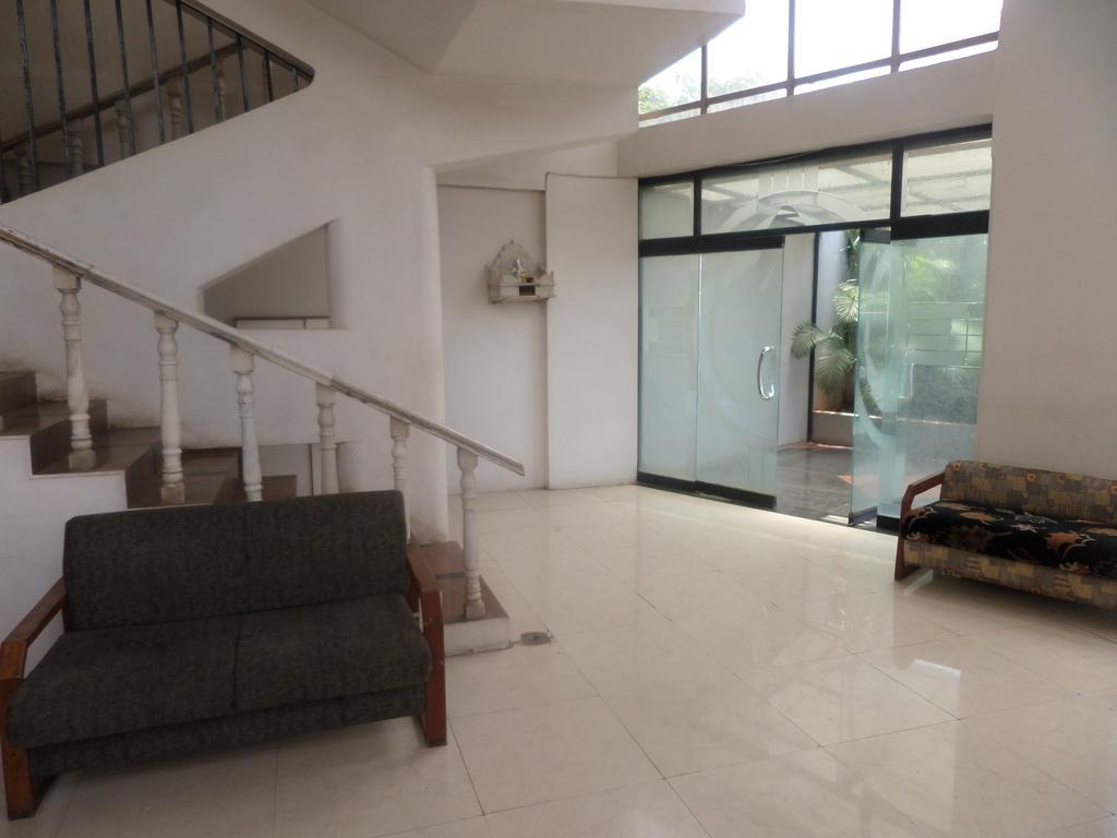 Oyo Flagship 37830 Hotel Aakar International Satara Bagian luar foto