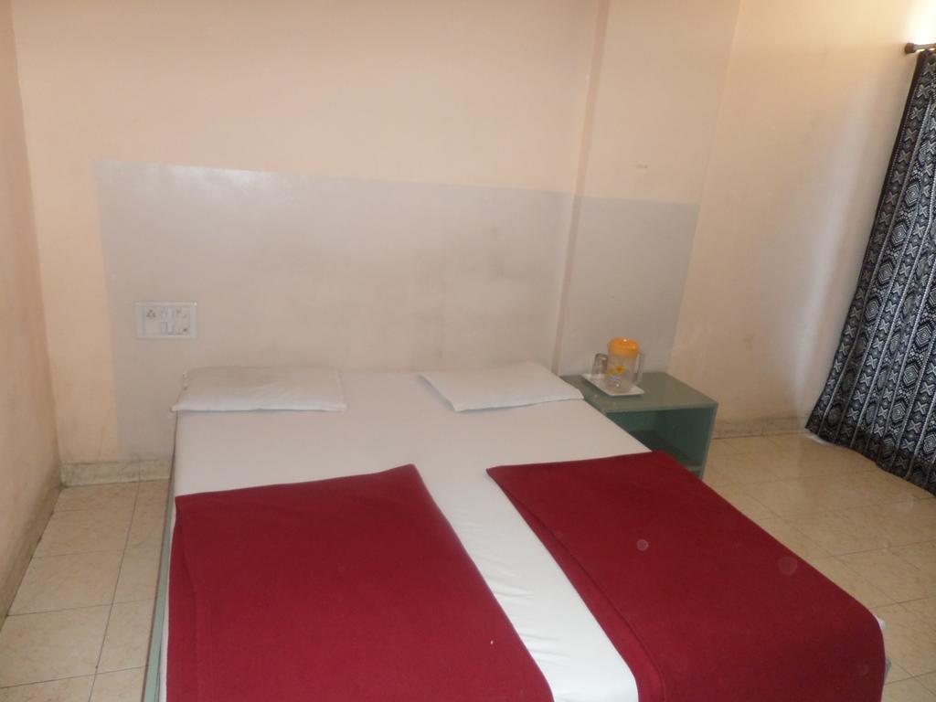 Oyo Flagship 37830 Hotel Aakar International Satara Bagian luar foto