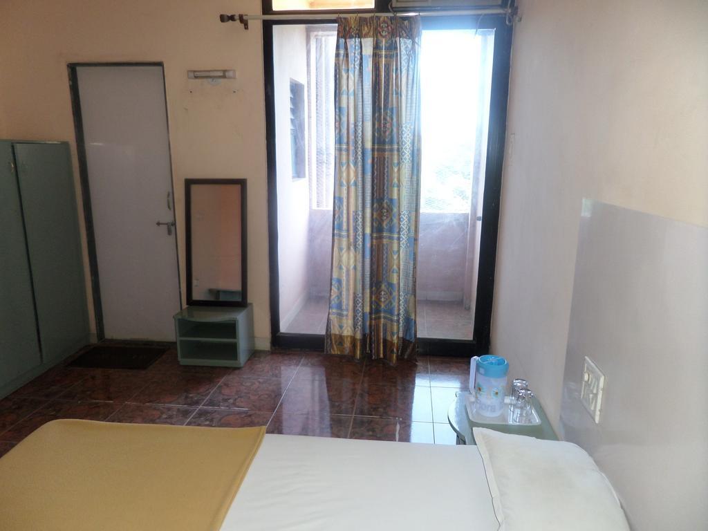 Oyo Flagship 37830 Hotel Aakar International Satara Bagian luar foto