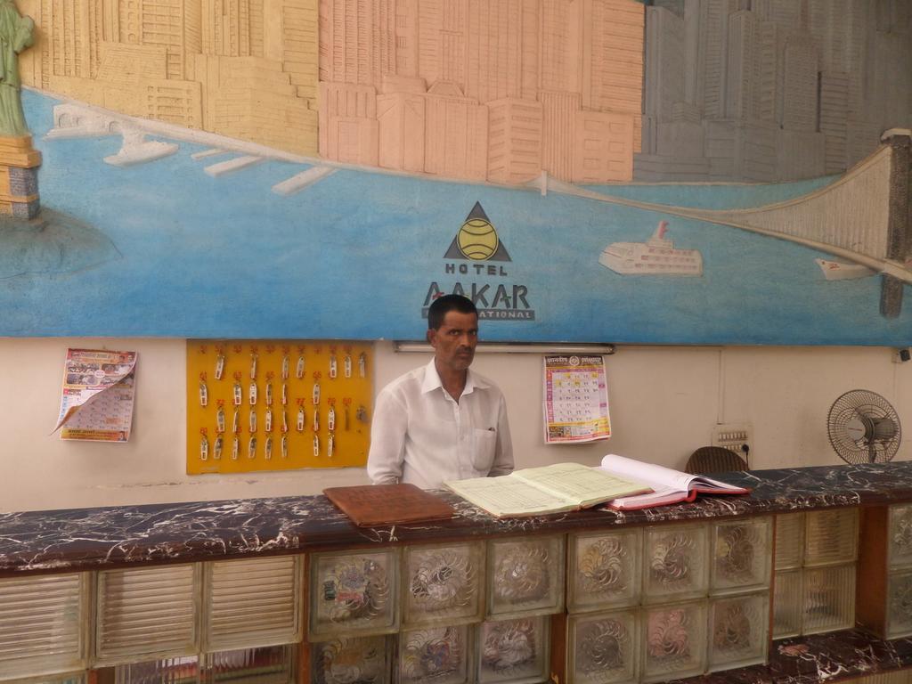 Oyo Flagship 37830 Hotel Aakar International Satara Bagian luar foto