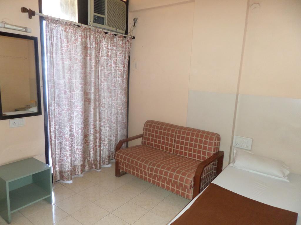 Oyo Flagship 37830 Hotel Aakar International Satara Bagian luar foto