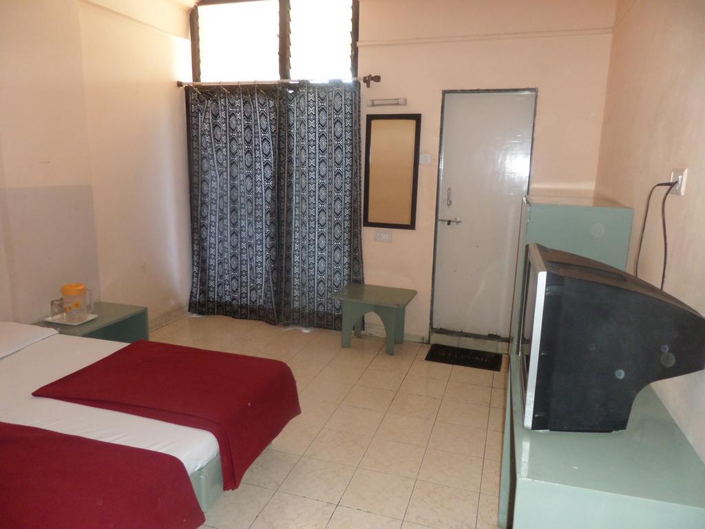 Oyo Flagship 37830 Hotel Aakar International Satara Bagian luar foto