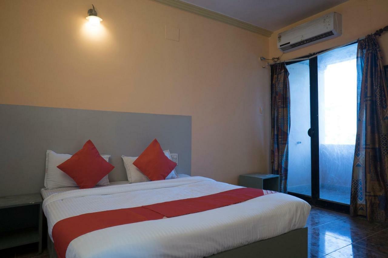 Oyo Flagship 37830 Hotel Aakar International Satara Bagian luar foto