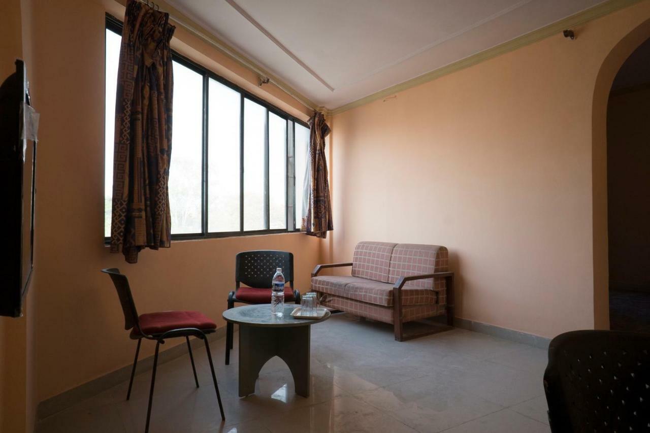 Oyo Flagship 37830 Hotel Aakar International Satara Bagian luar foto