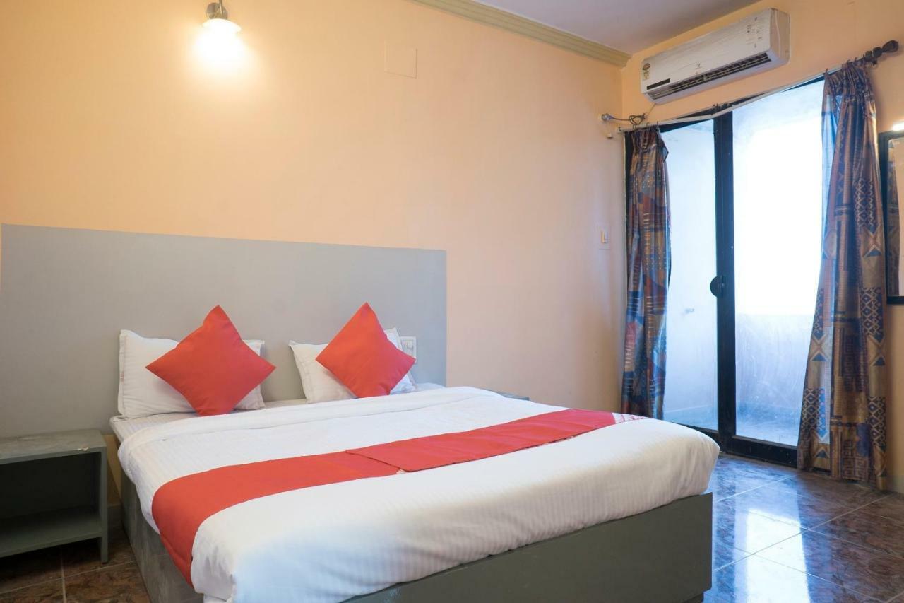 Oyo Flagship 37830 Hotel Aakar International Satara Bagian luar foto