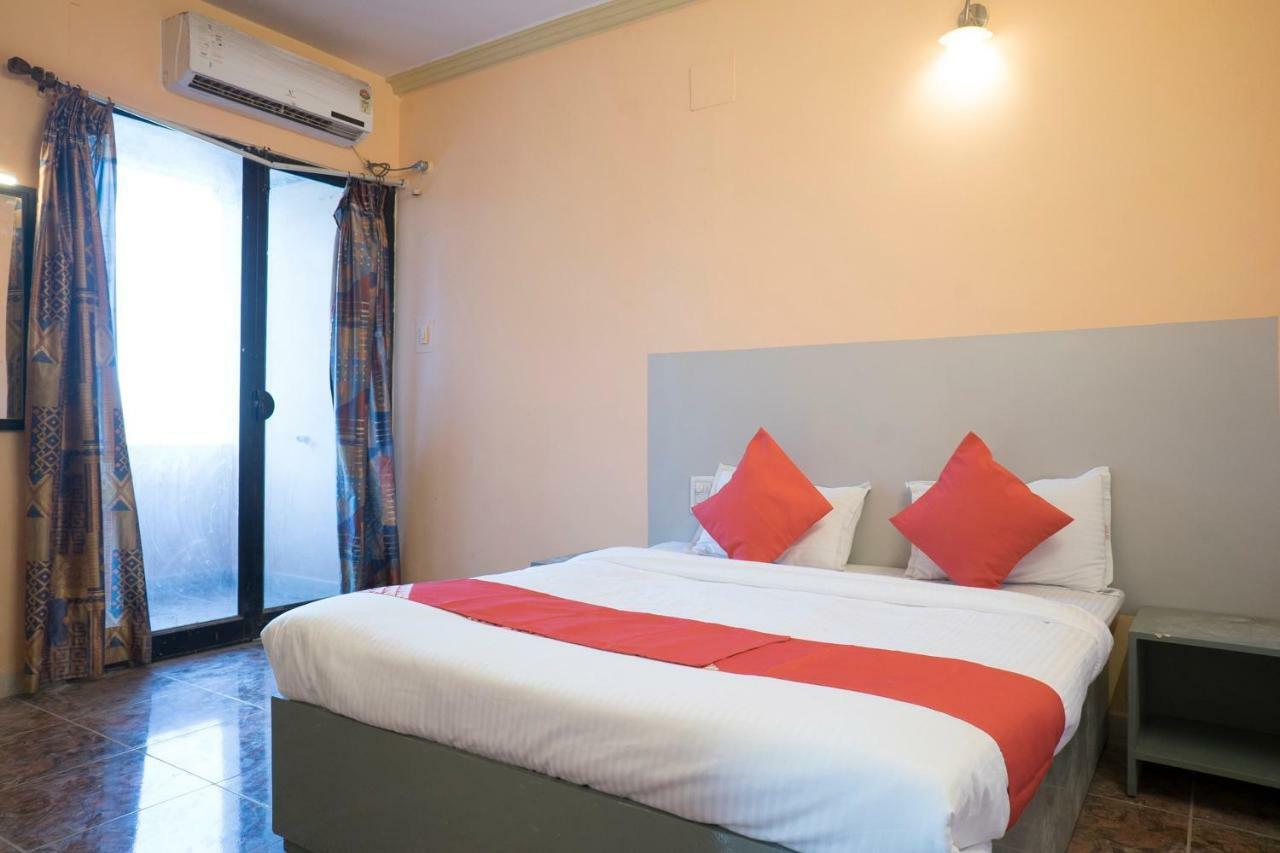 Oyo Flagship 37830 Hotel Aakar International Satara Bagian luar foto